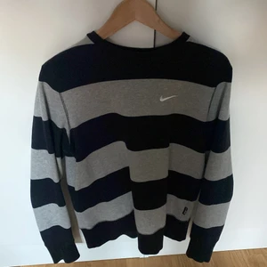 Nike sweatshirt - Nike sweatshirt i bra skick, köparen står för frakt 