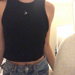 NAKD linne - Ett jätte gulligt linne från NAKD använd 1 gång säljer pga att den inte sitter så bra på mig❤️😕 ny pris 100kr nu 50kr