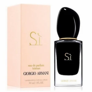 Giorgio Armani Si Intense - Giorgio Armani Si Intense EdP, lite använd för längesen men tycker doften ändå är densamma.