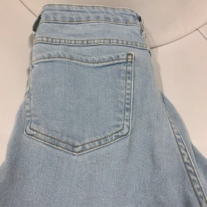 Blåa jeans - Fina raka jeans från Madlady 🤍☁️
