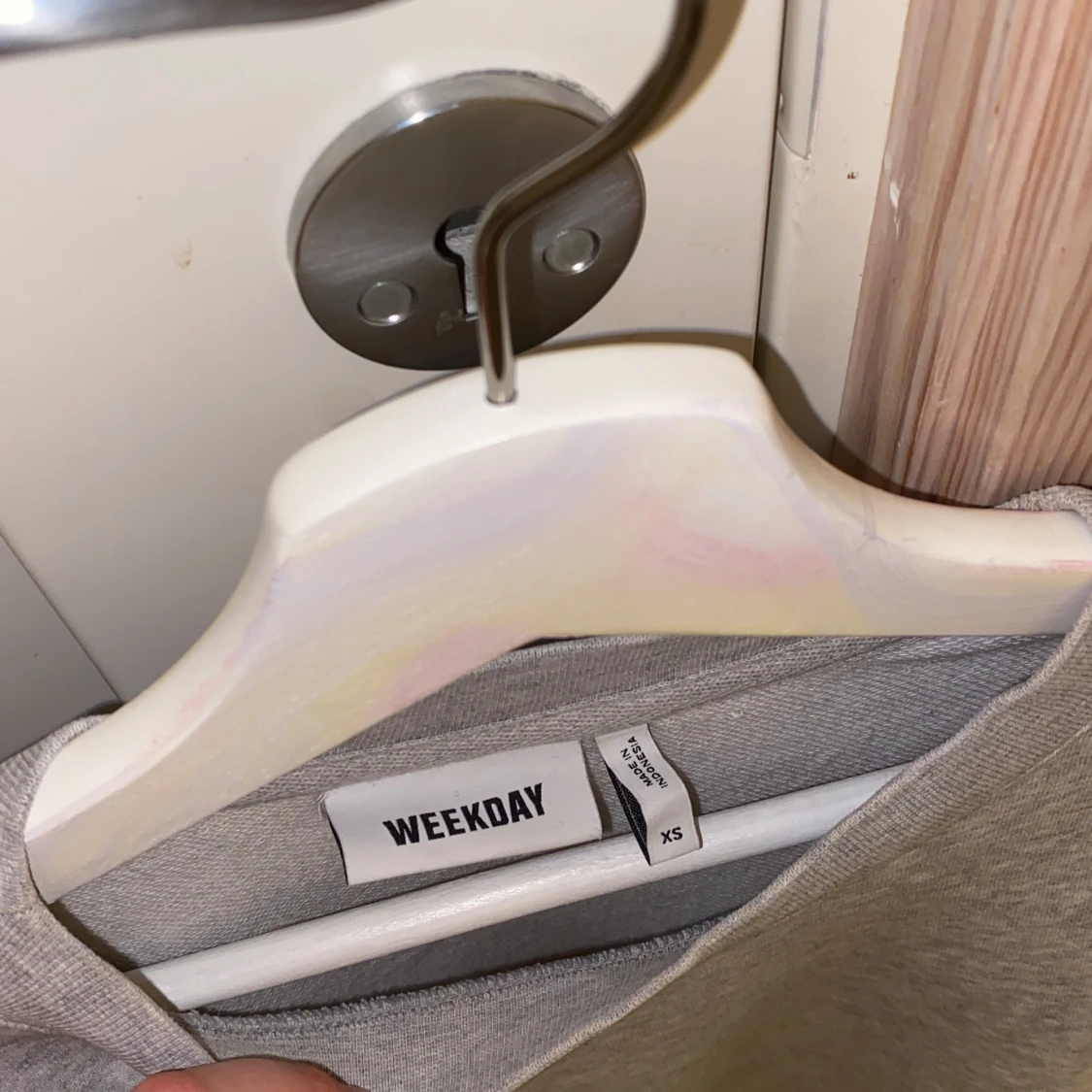 Grå sweatshirt från Weekday strl Xs - 90