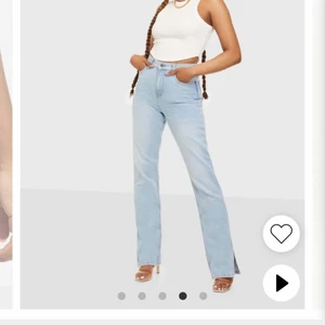 Jeans  - Säljer dessa jeans från Nelly, har endast haft dom 3 gånger! Ordinarie pris är 599kr mitt pris 300kr! 💗