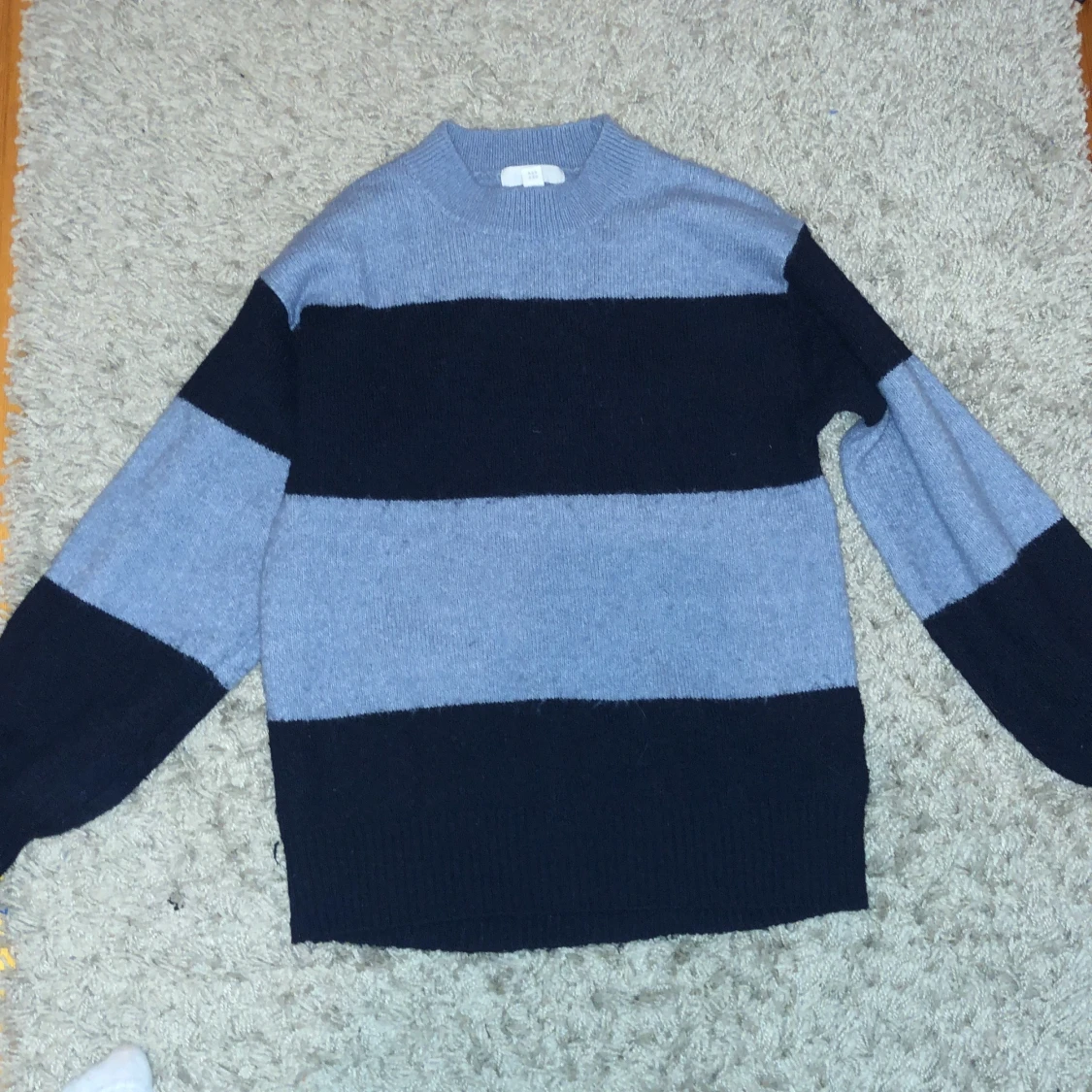 Randig stickad tröja