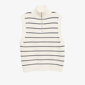 Stickad randig väst  - Säljer denna randiga väst ifrån mango i storlek S ❤️