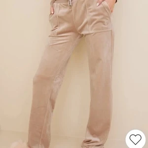 juicy couture beige sätt - Hej😍 söker detta sättet i xxs så om ni vill sälja kontakta gärna mig