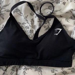 Sport bh - Gymshark - Säljer denna sport bh från gymshark då den tyvärr är för liten på mig. Ordinarie pris 349kr💖