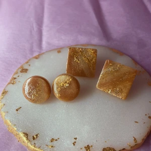 2 par örhängen  - Dm för mer info Fri frakt