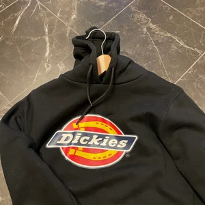 Hoodie - Nästan som ny använd endast ett par gånger 