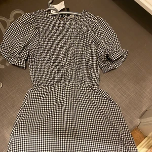 HM klänning storlek S - aldrig använt 