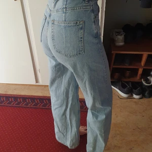 Jeans - Wide leg jeans från weekday. Är för stora för mig och har därför inte kommit till någon användning 