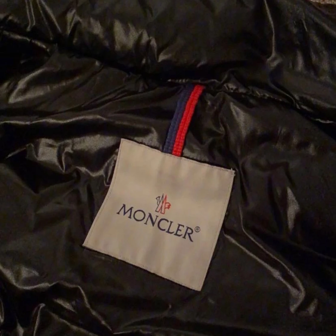  Svart Moncler väst S  - 90