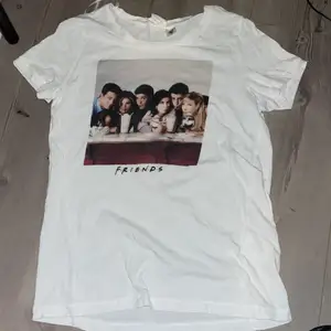friends h&m t-shirt, xs