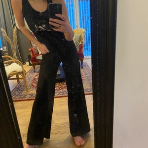 Svarta jeans - snygga byxor från weekday.