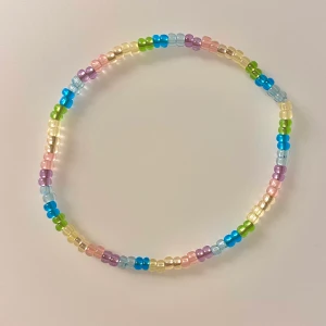 LILLY ARMBAND💕 - Superfint armband som passar till guld och silver smycken! Jag har personligen använt denna sen jag designade den! Kostnaden blir totalt 55kr om man räknar med frakten💕