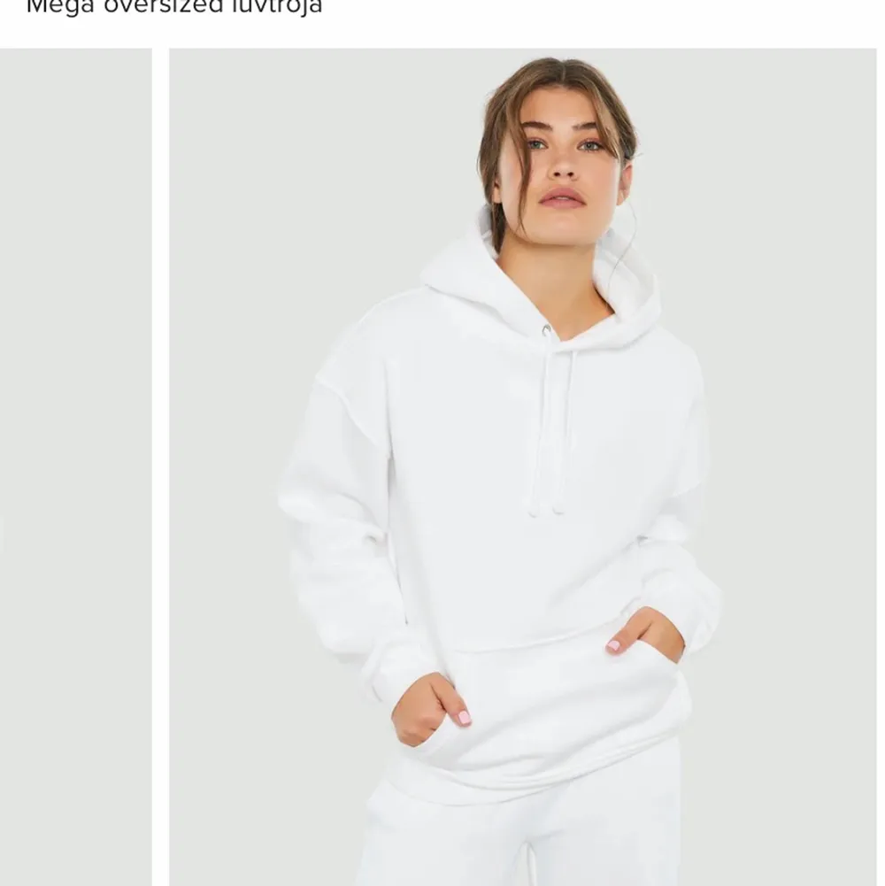 Vit bikbok hoodie i storlek M, aldrig använd endast testad. Säljer då den var för stor för min smak. Fraktkostnad tillkommer . Hoodies.