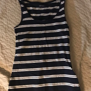 Svart/Vit linne  - Inga fläck eller hål, har ALDRIG blivit används, helt ny köpt.