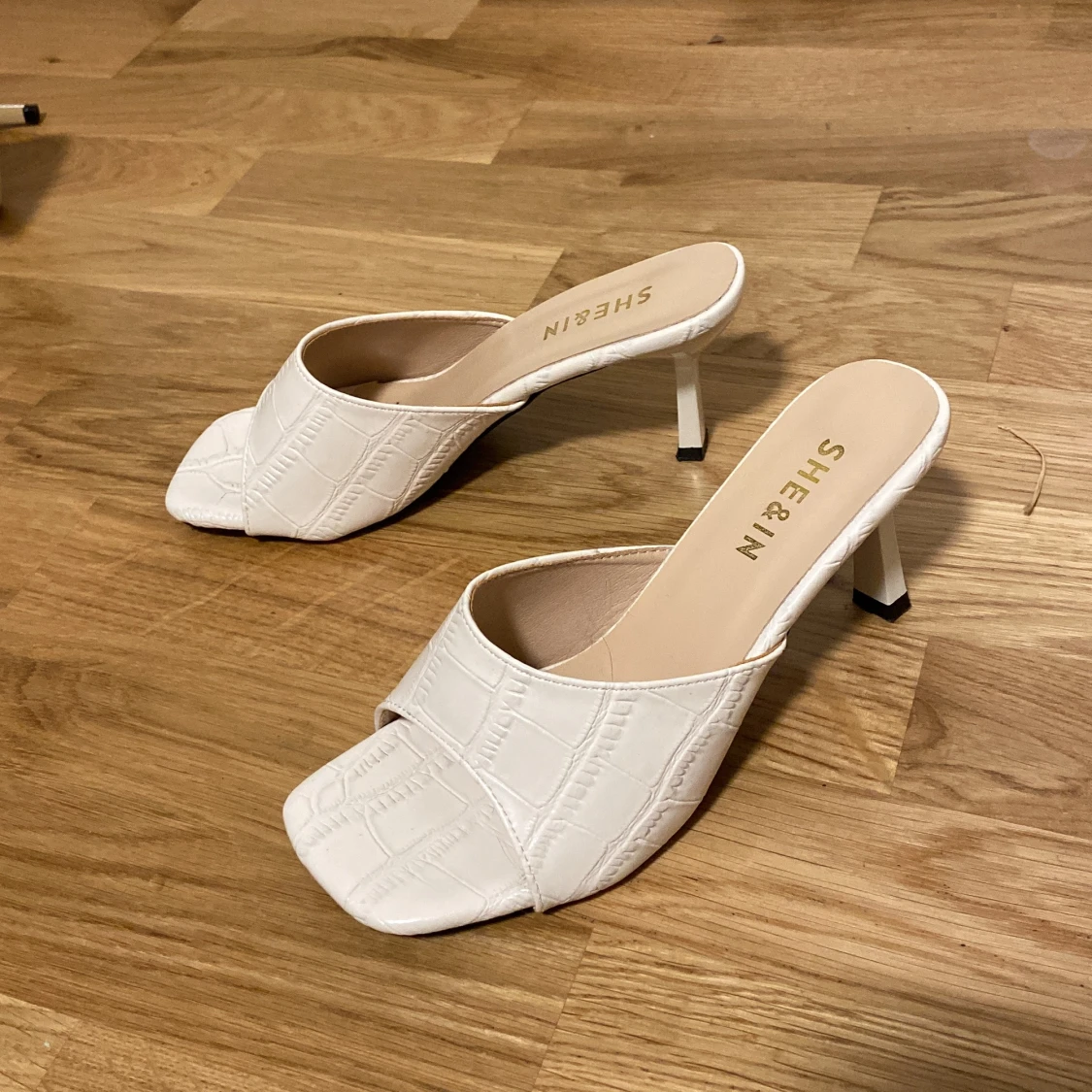 Klackar 5cm höga  - 90