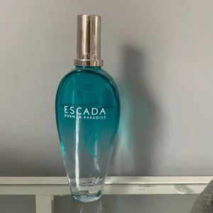 Escada parfym  - Säljer denna parfym från escada. Ca 2/3 kvar, luktar gott men kommer inte till användning 