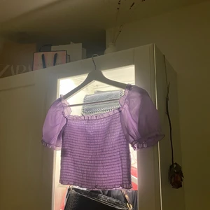 Lila topp - Söt lila topp från shein. Endast använd en gång. Toppen är XS men passar även som S. 