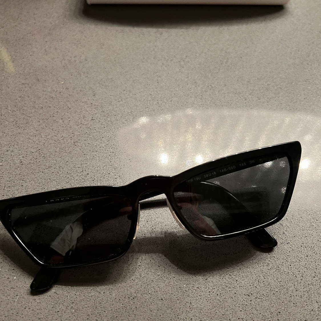 Prada solglasögon  - 90