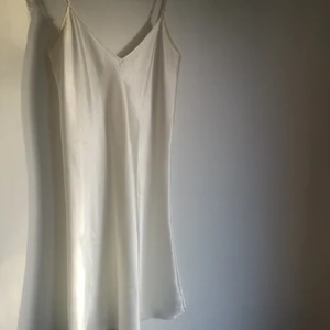 Nattlinne / klänning  - Köpt second hand. Inga anmärkningar! 