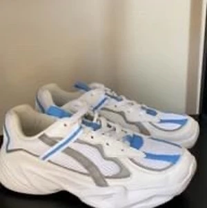 Sneakers från Din Sko XIT - stl 39 - Endast använda 1 gång, så i nytt skick. Normala i storleken