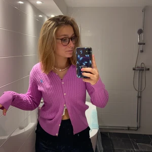 Ralph lauren tröja xs - Superfin RL tröja, barnstorleken 16 (xl) vilket motsvarar en xs/s i vuxen! Oanvänd, äkta såklart ❤️ unik färg!! Köpt i usa