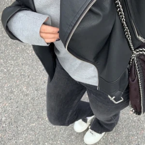 Skinnjacka - Skinnjacka strl.40/M funkar också för S. Jättefint skick inga skador, har använt den runt 5 gånger. Nypris: 500:- . Erbjud gärna pris om ni vill