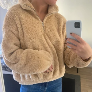 Mysig tröja💛🧡 - Väldigt skön och mysig tröja! Använd fåtal gånger. Jag betalar frakt🤩