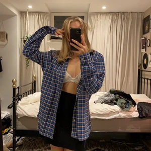 Vintage skjorta - Vintage skjorta i flanell :) oversized, utmärkt med ett linne under! Spårbart frakt på 57! 