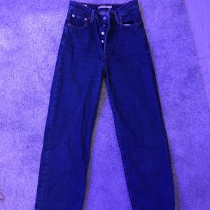 levis jeans ribcage straight -  superfina köpta för 1199 och knappt använda💗