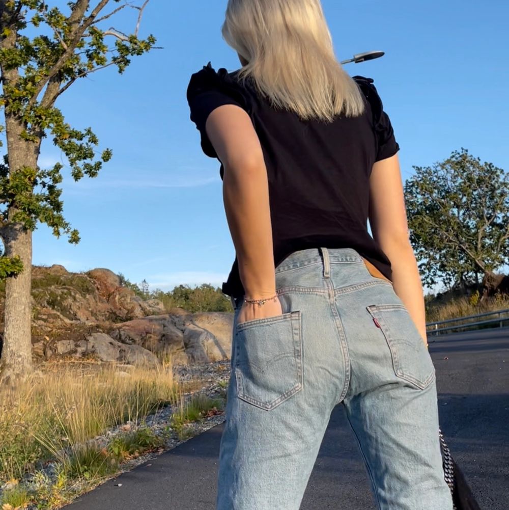 Super fina 501! Jag är en 36 vanligtvis, 174 cm lång. Buda gärna!. Jeans & Byxor.