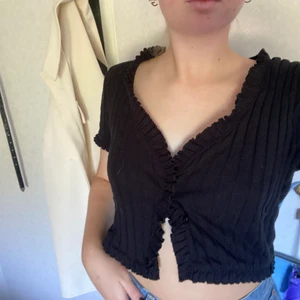 ZARA topp - Säljer denna klassiska zara toppen. Aldrig använd då de inte riktigt passade min stil. 