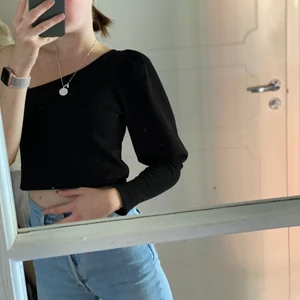 One shoulder tröja  - Säljer denna tröja jag köpte i Spanien! Storlek S! 