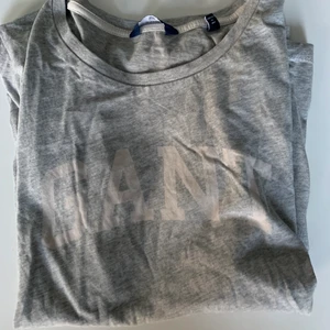 Gant t-shirt  - Väldigt snygg och i bra skick. Köparen står för frakt 