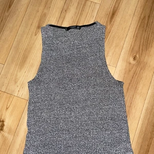 Croptop från Mango - Oanvänd croptop från Mango i stl s. 50kr🌸🌸