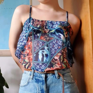 Mönstrad topp - Jättefin mönstrad topp i tunt luftigt material.