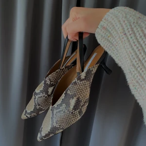 Klackar - Klackarna är från Other stories och är i storlek 38❤️❤️ fortfarande i bra skick, ord pris 890kr