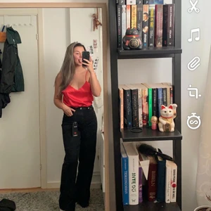 Levis jeans  - Köpt på nakd för 1199 använda typ 3 gånger, så nyskick. Dom är sååååå fina men de är tyvärr för små :(        Storlek: 27 