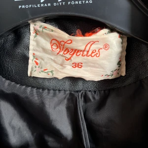 Skinnjackor S - Säljer nu min skinnjacka då den inte passar mig. Skit snygg jacka men superfina detaljer. Pris kan diskuteras.
