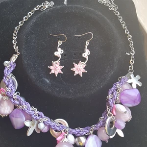 Halsband set . - Superfint halsband set. Ny skick.  100kr hela setet 