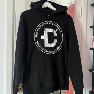 Dirtcult hoodie - Dirtcult hoodie i storlek M. Knappt använd. 300 kr