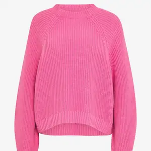 Superfin rosa stickad tröja från monki, helt slutsåld! Strl M och superbra skick. Passar till mycket 😍 kan frakta om köparen står för frakten 🚚 (säljer en exakt likadan i vit, vid intresse skriv🥰) 