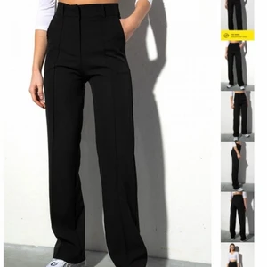 Madlady kostymbyxor, storlek M - Svarta kostymbyxor från madlady i storlek L30-M. Använda men i felfritt skick. Skickar gärna fler bilder på byxorna💕fungerar för dig som är ca mellan 165-170cm lång 💕