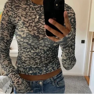 Meshtopp  - Skit snygg slutsåld meshtopp från h&m i storlek Xs💜