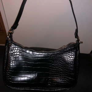 Axelväska  - Axelväska som jag aldrig använt 