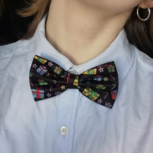 Julfluga julklapp - Köp en julfluga till någon i julklapp, eller varför inte till dig själv för att se prydlig ut. Flugan är justerbar så den både kan passa ett litet barn och en pensionär. Frakt ingår i priset  📬🎅🏼 Accepterar Swish, PayPal, och Plick safepay. 