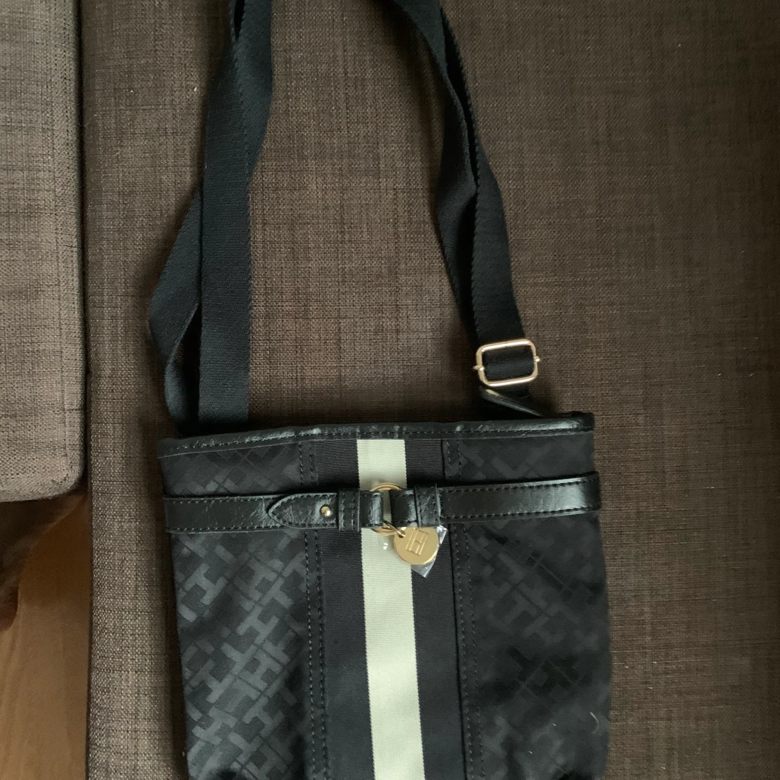 Tommy hilfiger väska / novo skor/tofflor