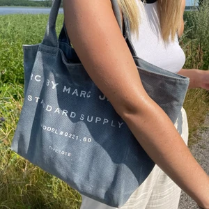 Marc Jacobs väska - Väska från Marc Jacobs! Så himla snygg och tror inte att den går att köpa längre. 