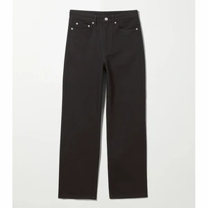 Weekday jeans - Weekday jeans inköpta för ett år sen. Inte använda mycket alls. Stl 24 L32. Jätte bra skick. Hel svarta, svarta sömmar allt (utom knappen som e silvrig).